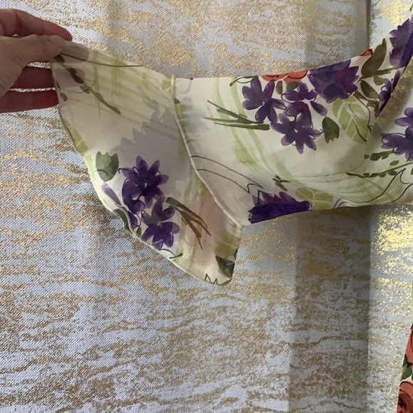 Nine West Light Cream Floral Print Bell Sleeve 100% Silk Blouse Size 8 - Picture 5 of 14